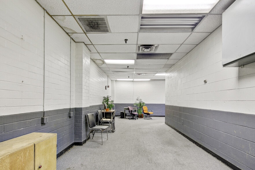 More Photos Of 3036 Gillespie St, Fayetteville Manufacturing For Lease