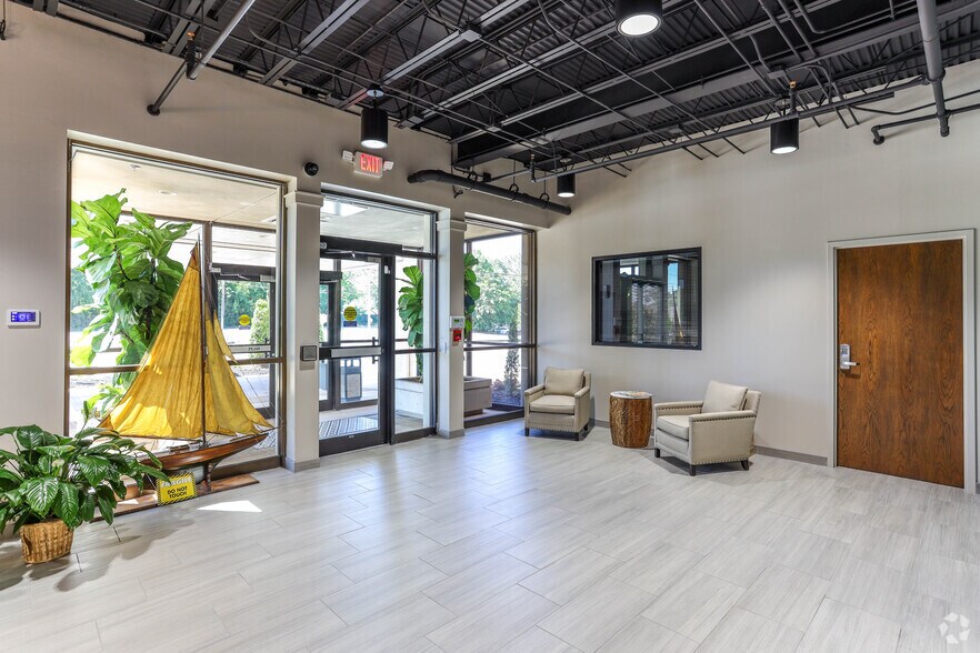 More Photos Of 2357 Warm Springs Rd, Columbus Office For Sale