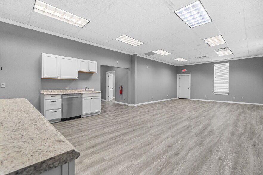 More Photos Of 2402 S 29th St, Chickasha Office For Sale