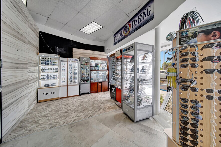 More Photos Of 14951 S Dixie Hwy, Palmetto Bay Freestanding For Sale