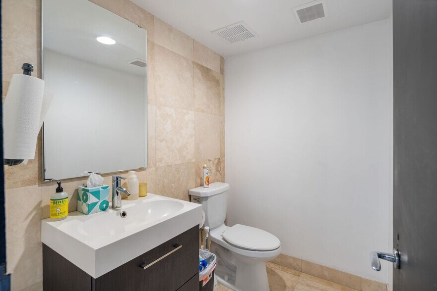 More Photos Of 4331 N 12th St, Phoenix Office Residential For Lease