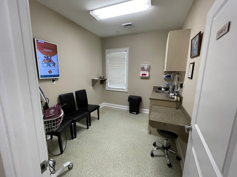 More Photos Of 1611 Flora Ave, Burlington Healthcare For Lease