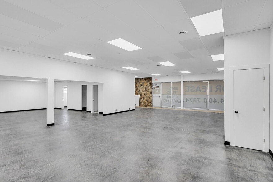 More Photos Of 1253 S Pleasantburg Dr, Greenville Storefront For Sale