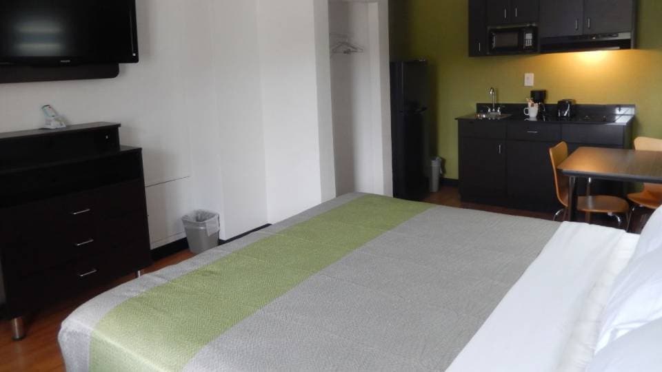 More Photos Of 6 N Sam Houston Pky E, Houston Hotel For Sale