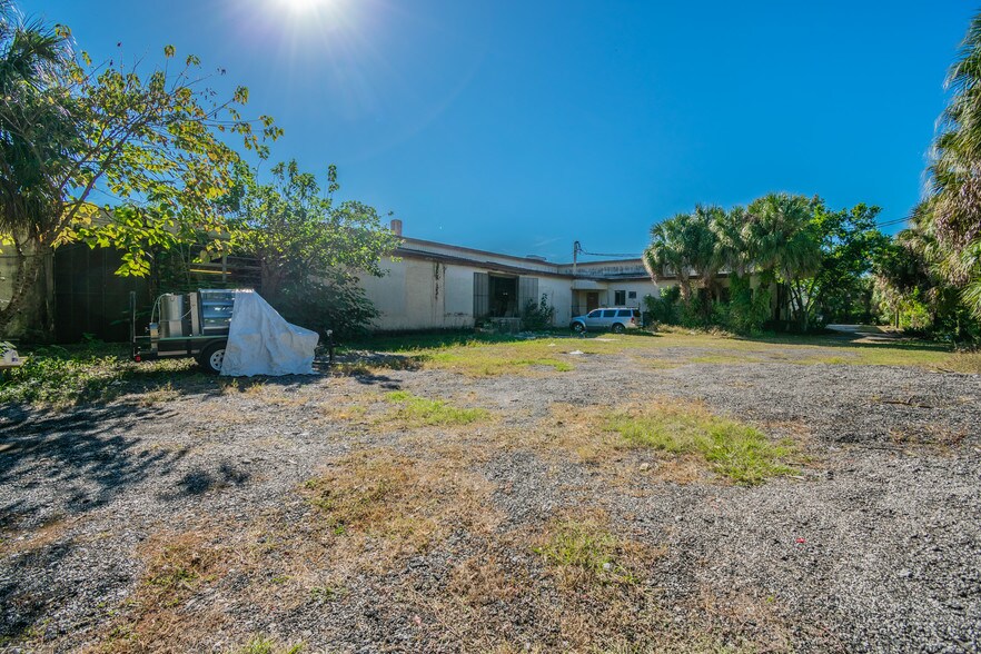 More Photos Of 4214 W Virginia Ave, Tampa Warehouse For Lease