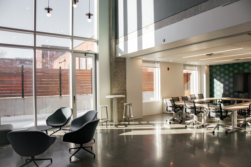 More Photos Of 7236 St Waverly, Montréal Office Residential For Lease