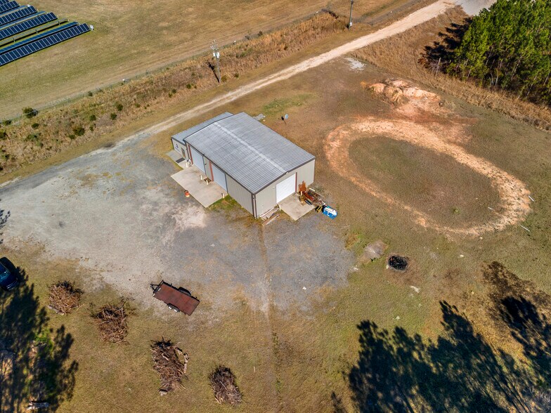 More Photos Of 3464 Albany Ave, Waycross Service For Sale