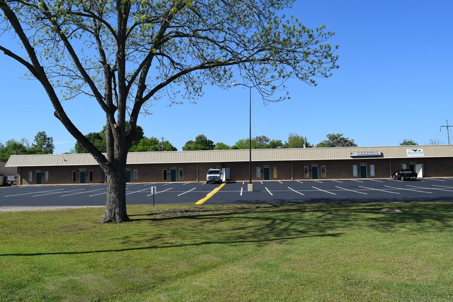 More Photos Of 5323-5325 Wares Ferry Rd, Montgomery Flex For Sale
