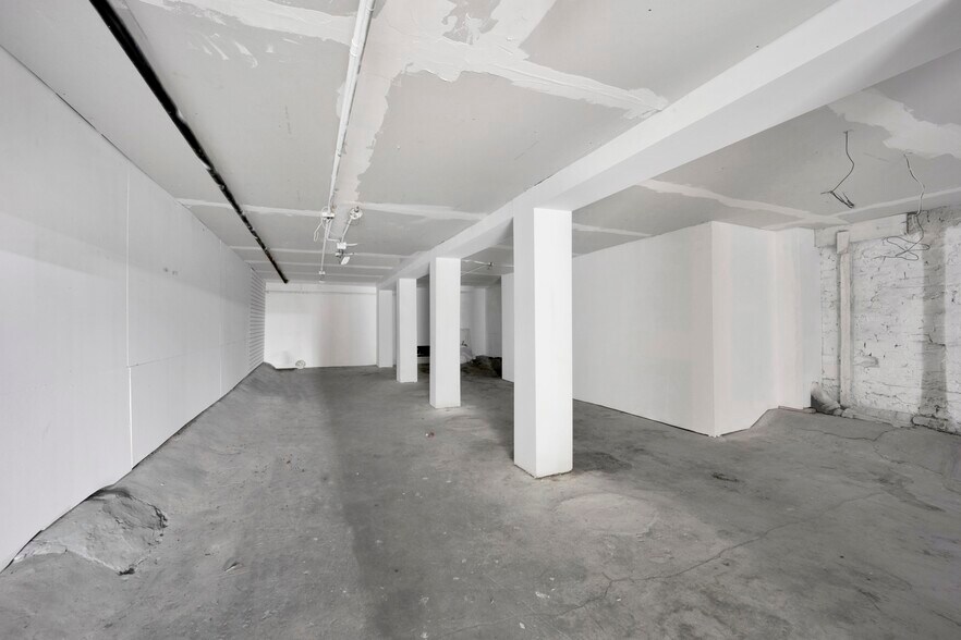 More Photos Of 7055 N Clark St, Chicago Storefront Retail Residential For Lease