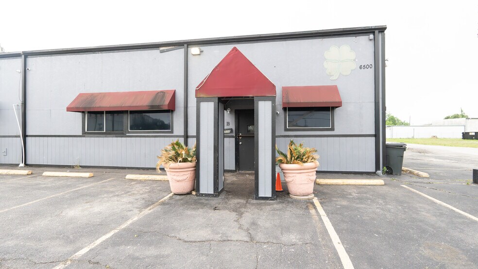 More Photos Of 6500-6502 Dixie Dr, Houston Bar For Sale