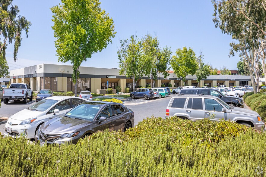 More Photos Of 5482 Complex St, San Diego Light Distribution For Lease