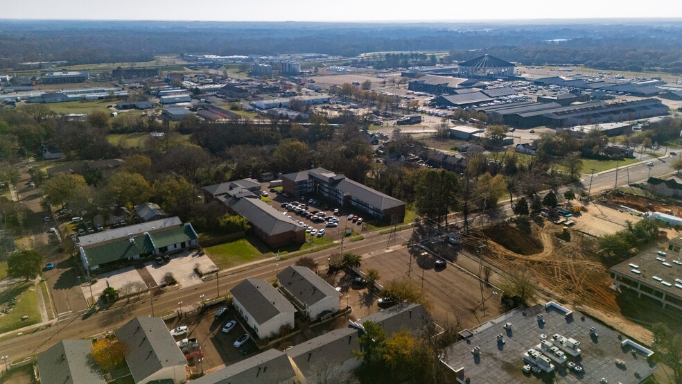 More Photos Of 700-712 N Jefferson St, Jackson Apartments For Sale