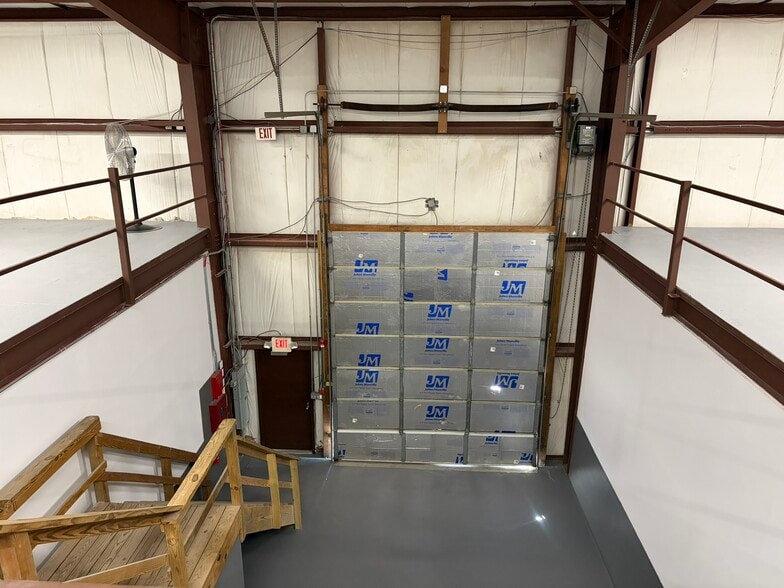 More Photos Of 66 Old Country Rd, Quogue Warehouse For Lease