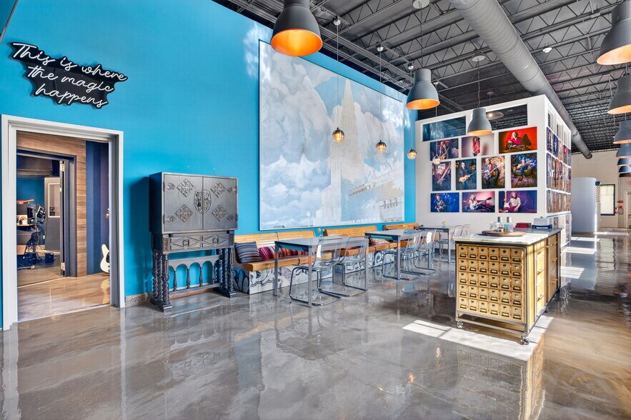 More Photos Of 2500 Emerson Ave S, Saint Petersburg Manufacturing For Sale