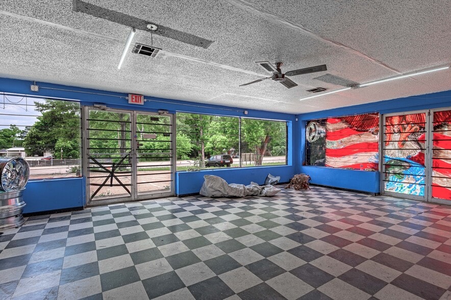 More Photos Of 316 Highway 190 E, Huntsville Auto Repair For Sale