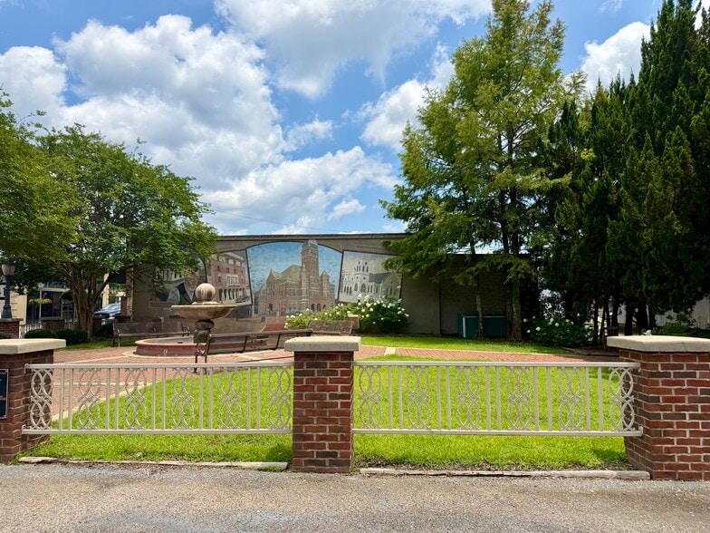 More Photos Of 118 Mildred St, Brewton Storefront For Sale