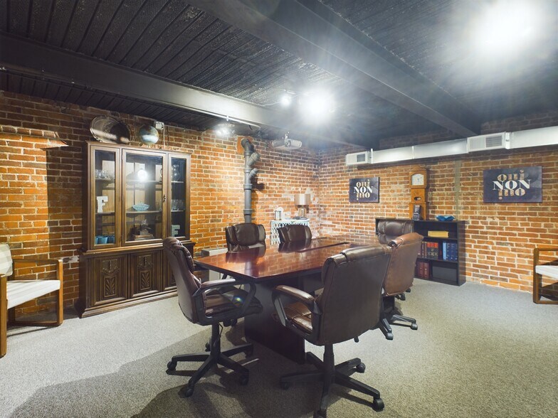 More Photos Of 713 4th Ave, Holdrege Office Residential For Lease