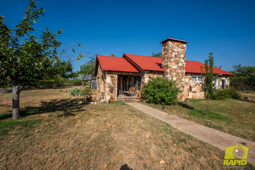 More Photos Of 425 Highland Park, Robert Lee Flex For Sale