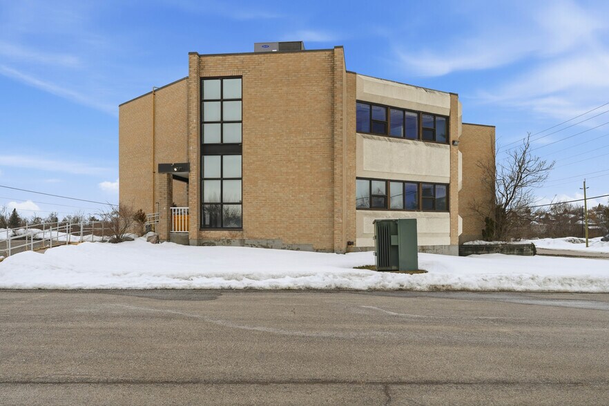 More Photos Of 149 N Murray St, Quinte West Office For Sale