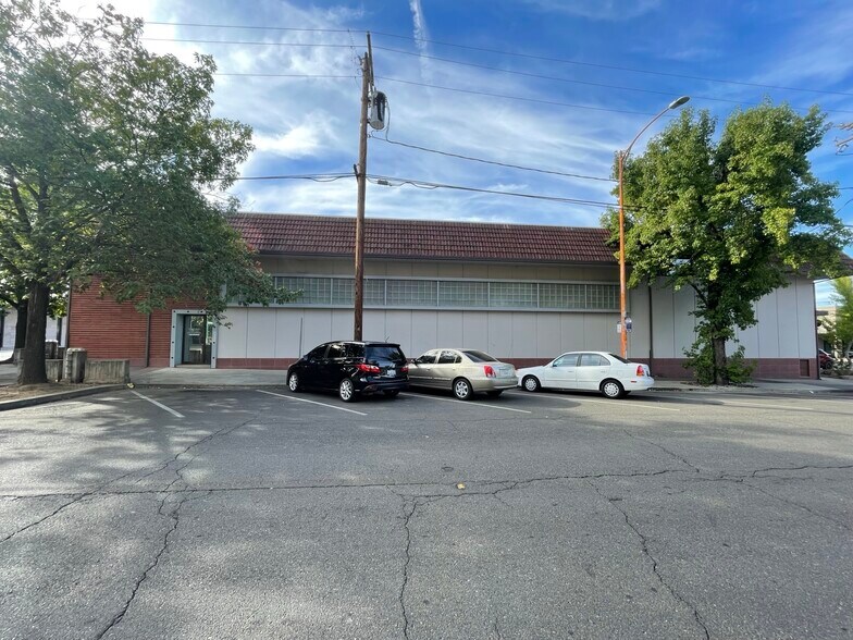 More Photos Of 1810 Market St, Redding Office Residential For Lease