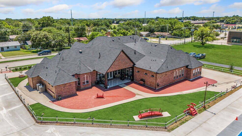 More Photos Of 703 E Oates Rd, Garland Unknown For Lease