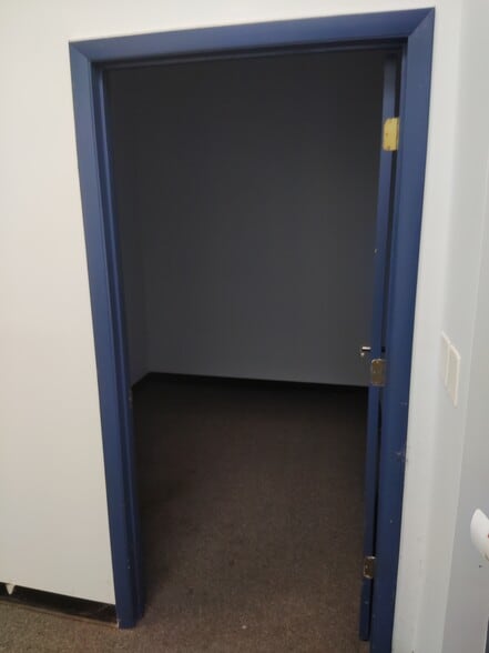 More Photos Of 11140-11164 Starkey Rd, Largo Storefront Retail Office For Lease