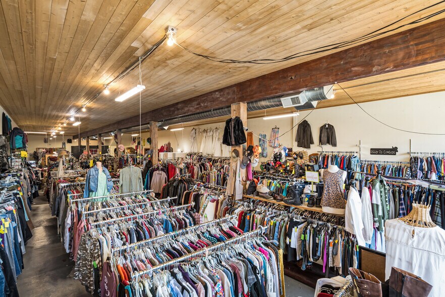 More Photos Of 320 N Main St, Prineville Storefront Retail Office For Sale