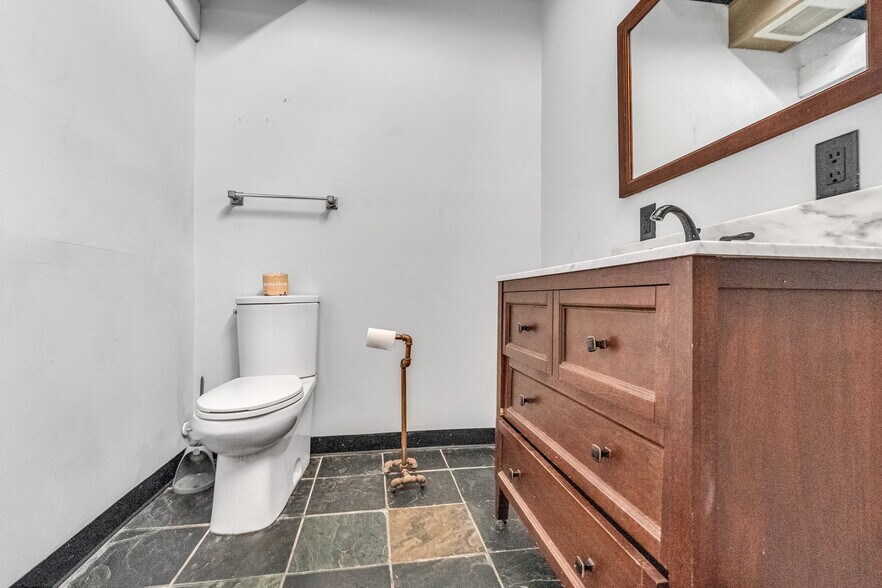 More Photos Of 1425 Walnut St, Jacksonville Freestanding For Sale