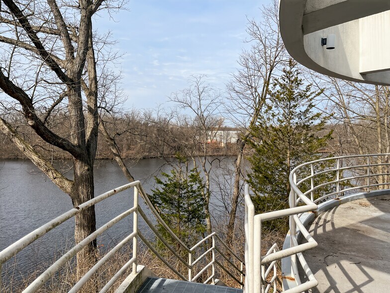 More Photos Of 600 Plastics Pl, Kalamazoo Coworking Space