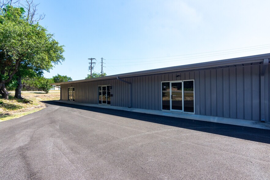 More Photos Of 691 La Buena Vista Dr, Wimberley Warehouse For Lease