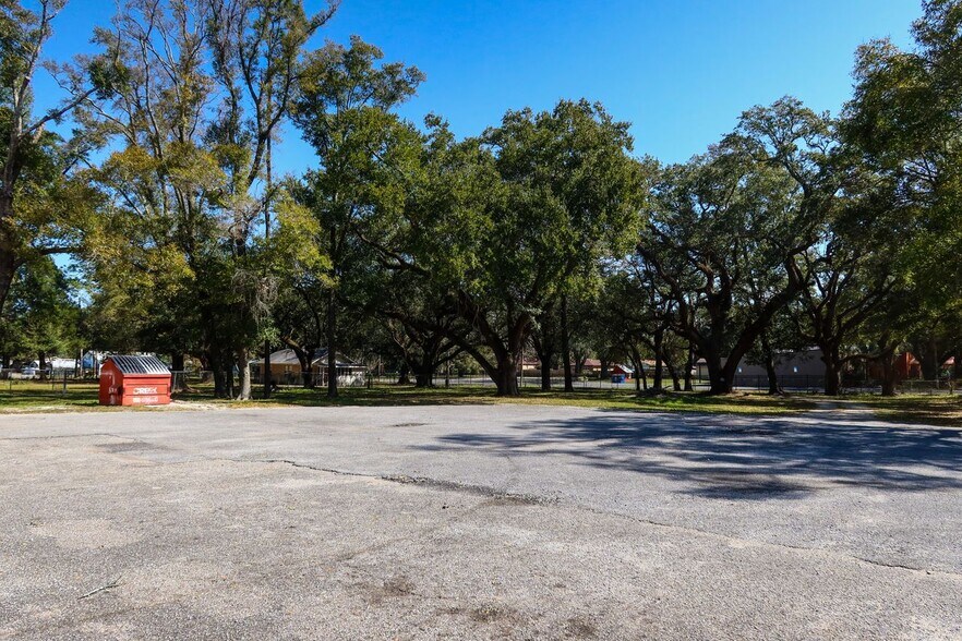 More Photos Of 362 Oakfield Rd, Pensacola Warehouse For Sale