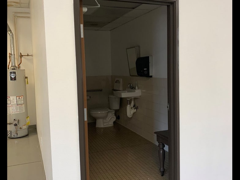 More Photos Of 7505 E Harvard Ave, Denver Flex For Sale