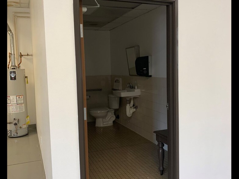 More Photos Of 7505 E Harvard Ave, Denver Flex For Sale