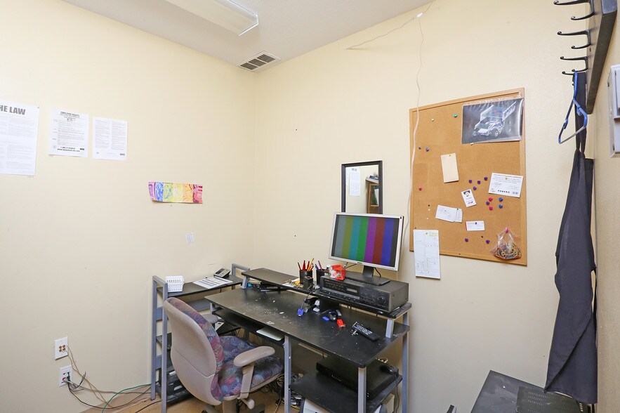 More Photos Of 4300 S 22nd Ave E, Newton Convenience Store For Sale