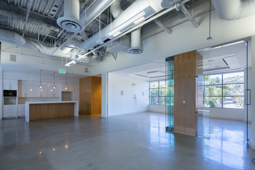 More Photos Of 8000 W Sunset Blvd, West Hollywood Restaurant For Lease