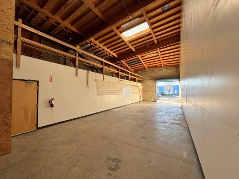 More Photos Of 3801 W Pacific Ave, Sacramento Warehouse For Lease