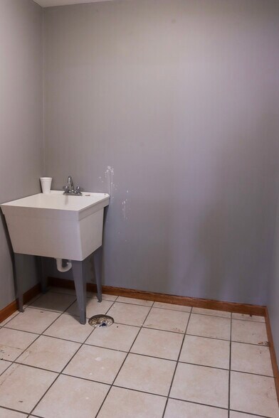 More Photos Of 126 E Lincolnway, Morrison Specialty For Sale