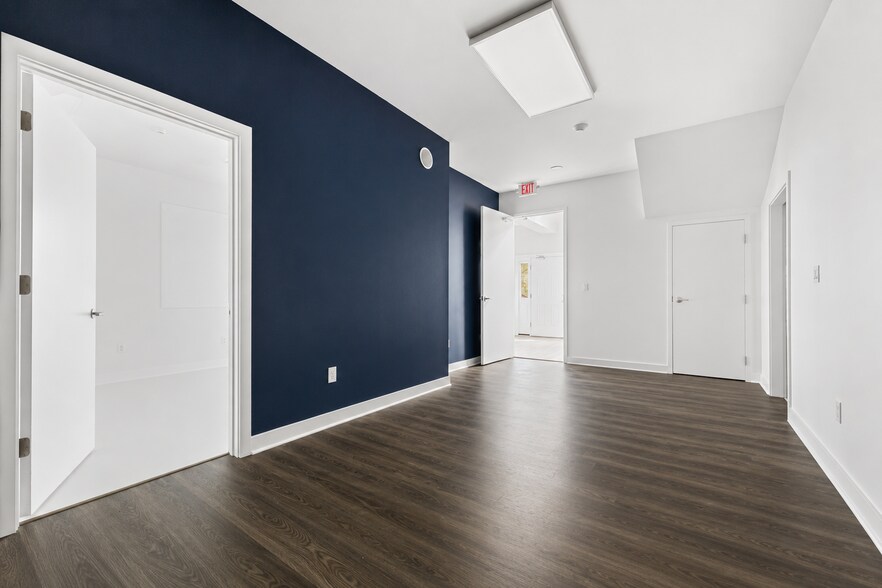 More Photos Of 16 Division St W, Greenwich Loft Creative Space For Lease
