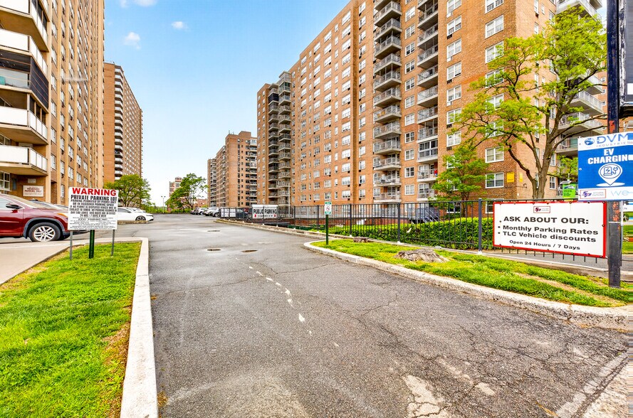 More Photos Of 4370 Kissena Blvd, Flushing Office For Lease