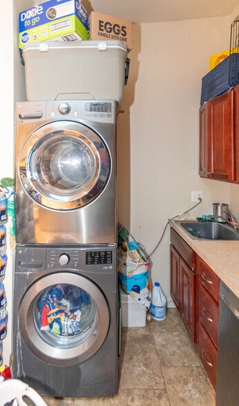 More Photos Of 316 S Broadway, Baltimore Storefront Retail Residential For Sale