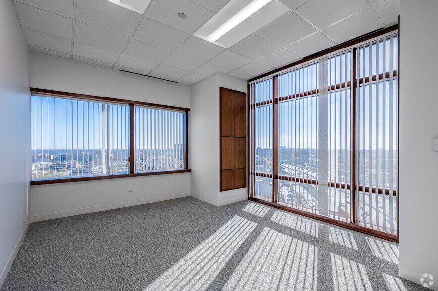More Photos Of 10440 N Central Expy, Dallas Office For Sale