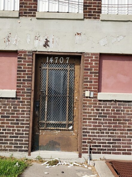 More Photos Of 14707 Dexter Ave, Detroit Warehouse For Sale