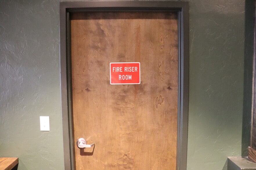 More Photos Of 109 S Main St, Gainesville Restaurant For Sale