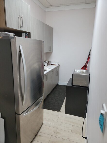 More Photos Of 8140 128th St, Surrey Storefront Retail Office For Sale