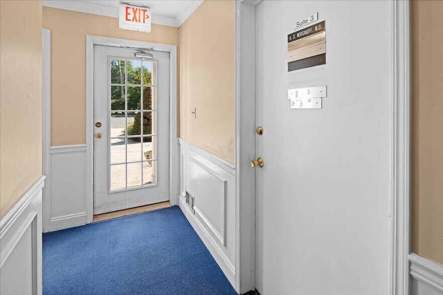 More Photos Of 5 Mountain Blvd, Warren Office For Lease