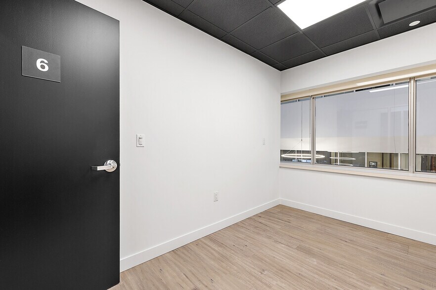 More Photos Of 801-803 W Big Beaver Rd, Troy Office For Lease