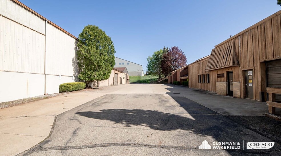 More Photos Of 1845 Harsh Ave SE, Massillon Manufacturing For Sale