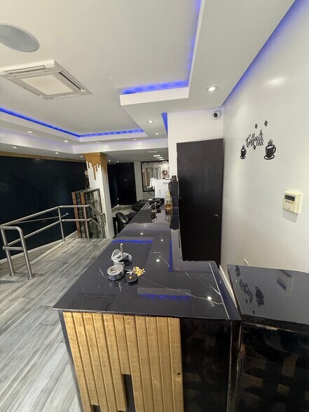 More Photos Of 3008-3010 Jerome Ave, Bronx Warehouse For Lease