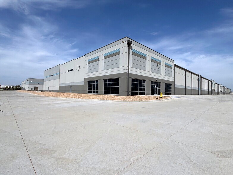 More Photos Of 9500 W Reno Ave, Oklahoma City Unknown For Lease