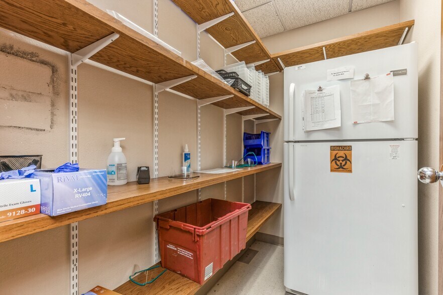 More Photos Of 303 University Ave, Des Moines Medical For Sale